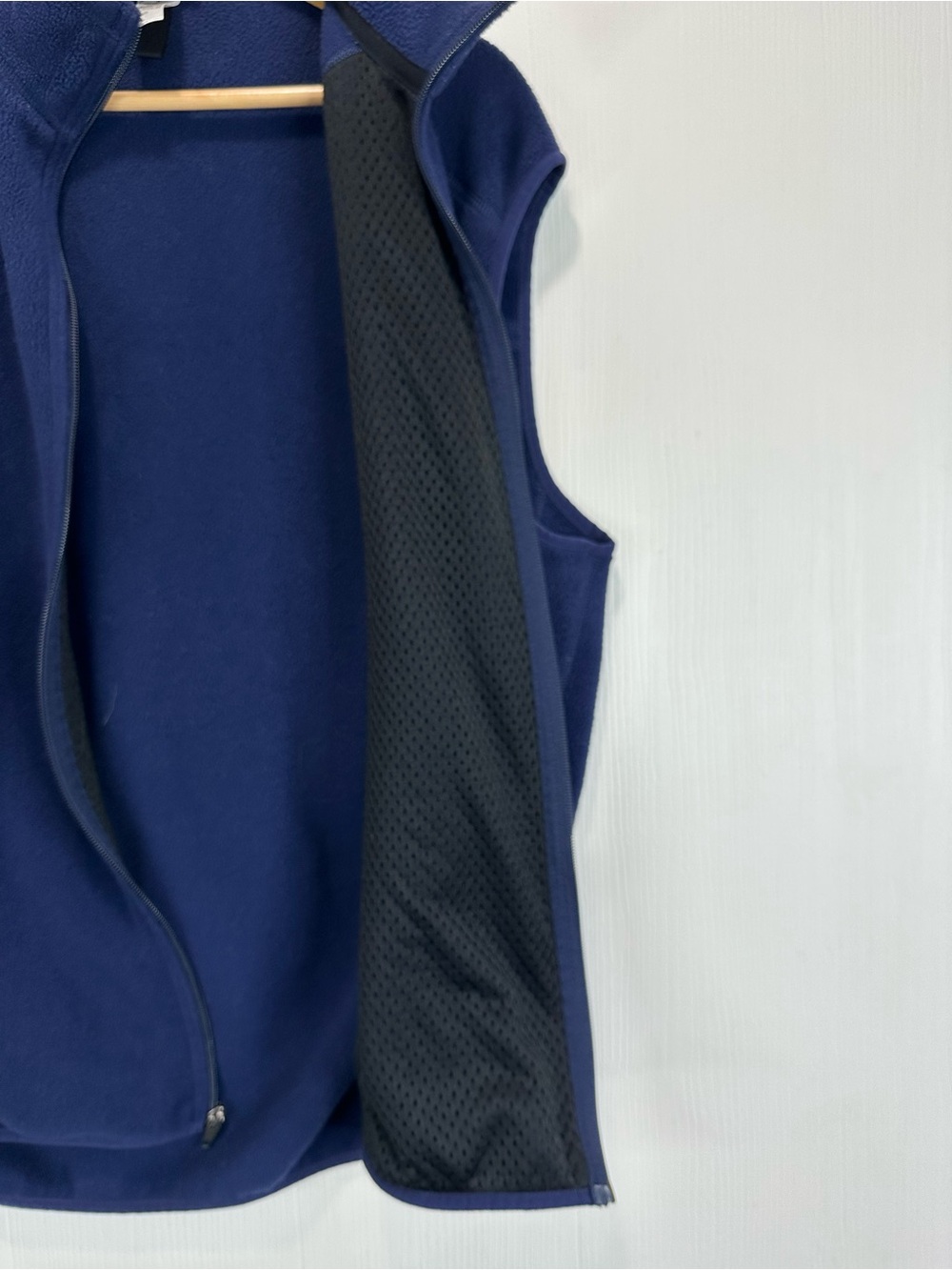 Patagonia Synchilla Men’s Navy Fleece Vest - Zip Front - Picture 6 of 9